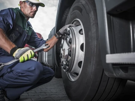 huoltotyo raskaassa kalustossa